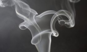 Дым не бывает чужим: чем опасно пассивное курение