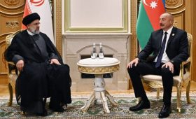 Раиси и Алиев провели переговоры на полях Каспийского саммита в Туркменистане