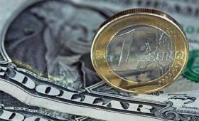 Эксперт сделал прогноз курса доллара и евро на сентябрь