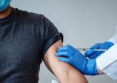 Гинцбург призывает вакцинировать по 700 000 человек в день
