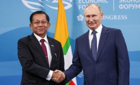 Путин встретился на ВЭФ с премьером Мьянмы Мин Аун Хлайном