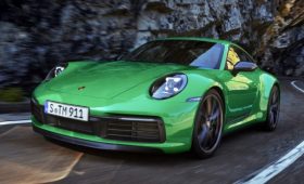 Porsche 911 Carrera T: новая облегченная версия с «механикой»