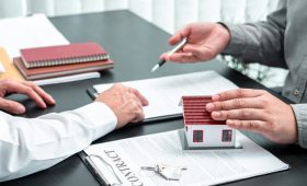 Покупка недвижимости: эксперты рассказали, как избежать нервотрепки и не потерять деньги