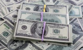 Курс доллара на Мосбирже превысил 72 рубля