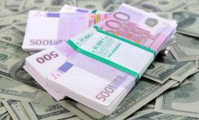 Курс евро на Мосбирже превысил 70 рублей впервые с 27 мая
