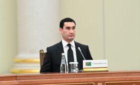 Президент Туркменистана одобрил реорганизацию парламента в однопалатный