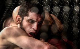 Россиянин Ислам Махачев защитил титул UFC в бою с австралийцем Волкановски