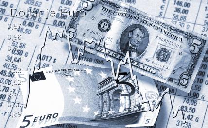 Курс доллара и евро продолжает падение на Мосбирже