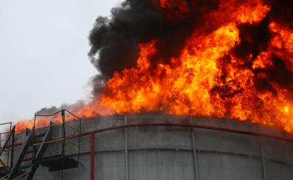 Массированная атака ВСУ на «нефтянку»: БПЛА сжигают российское топливо