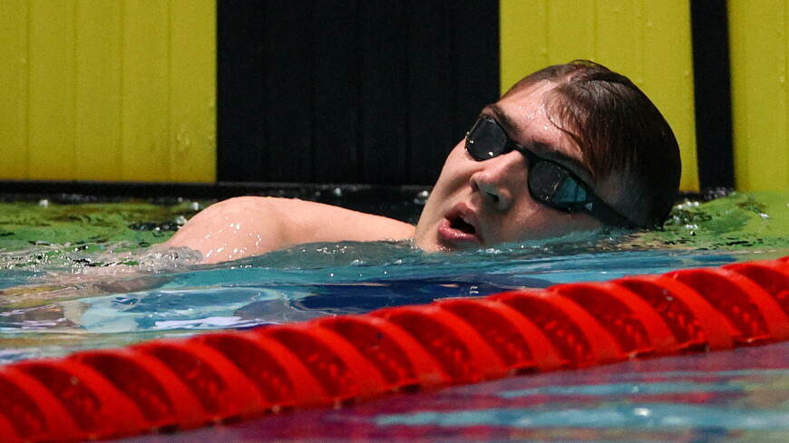 Климент Колесников показал лучший результат сезона в мире на дистанции 100 метров на спине