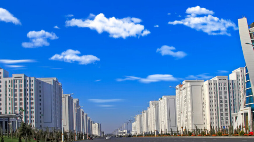 Президент Туркменистана поручил продолжить строительство комфортабельных жилых домов