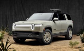 Внедорожник Rivian R1S и пикап Rivian R1T обзавелись спецверсиями для пустыни