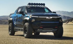 Гоночный пикап Chevrolet Silverado EV ZR2 предвестил новую топ-версию