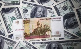 Курс доллара растет, срыв переговоров по Украине ударил по рынку РФ